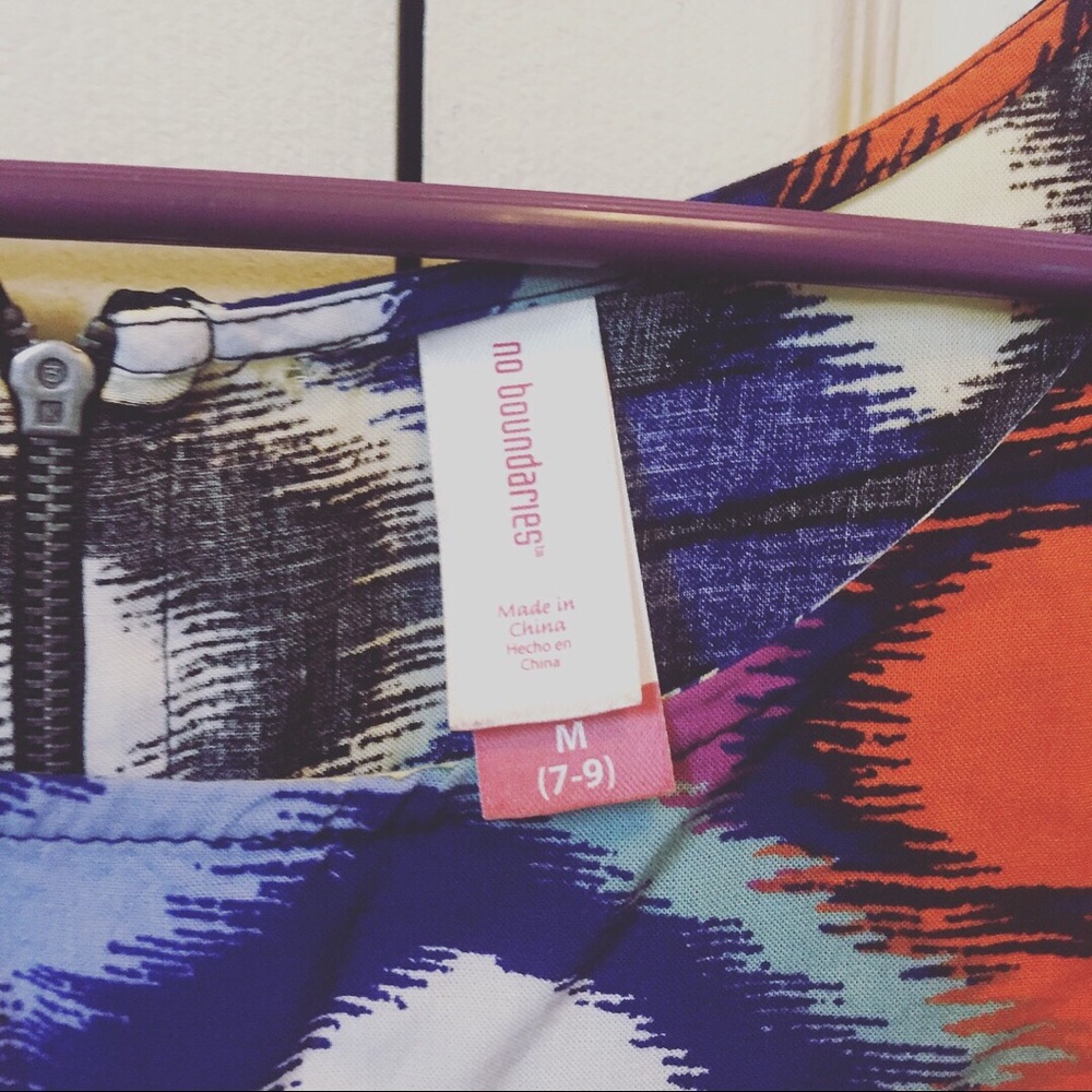♡ Tribal Pattern Blouse ♡ - Picture 4 of 4